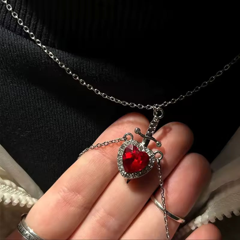 Collier Couple Cœur & Épée en Zircon Rouge